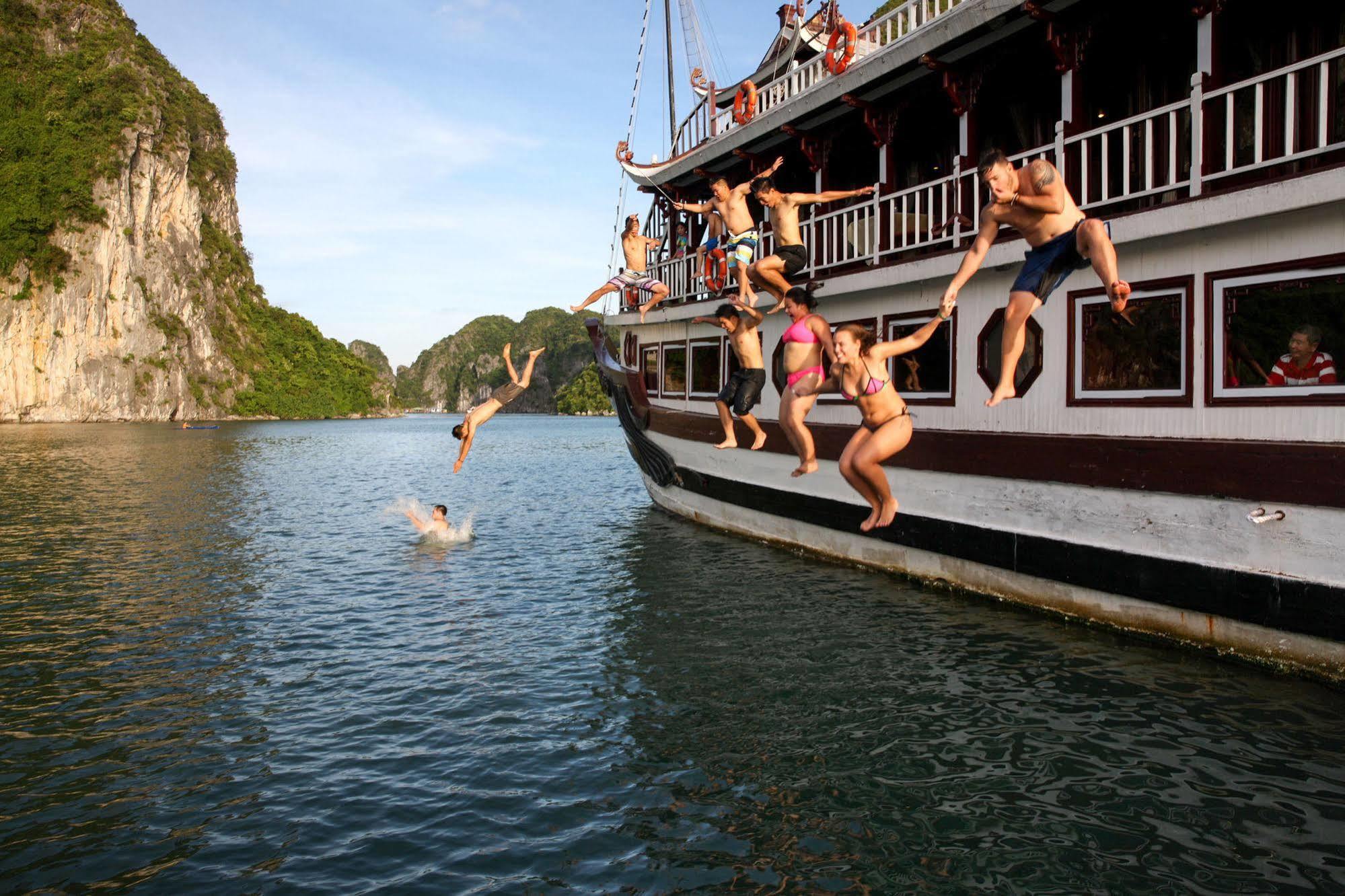 Hotel Royal Palace Cruise Hạ Long Exterior foto